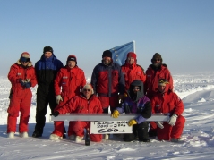 Frédéric Parrenin's team at the end of the 2005-2006 field season after collecting an ice core at the Talos Dome, Antarctica, which they compared to the EDC core in this study. © Frédéric Parrenin