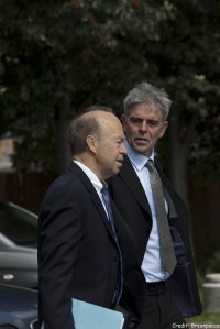 Jim Hansen, expert climate witness in the trial of protestors who disrupted the operation of the Kingsnorth coal burning power station talking to John Sauven, Executive Director of Greenpeace in the UK, at the trial at Maidstone Crown Court. Image credit: Greenpeace.